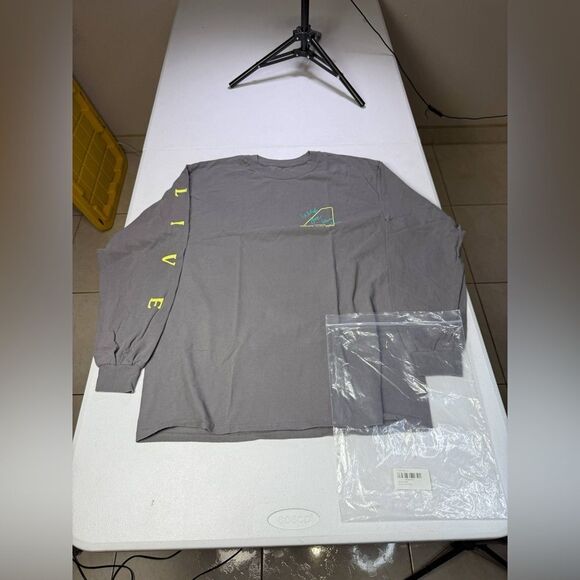 New Travis Scott Astroworld 2019 Europe Tour Merch Long Sleeve Tee Sz L damaged - Picture 1 of 10